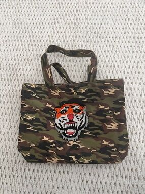 Camouflage Tiana Tiger Patch Tote Bag - Green Camo